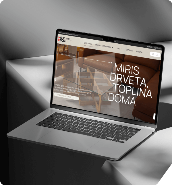 Laptop sa otvorenim proizvodom iz Web Shop-a